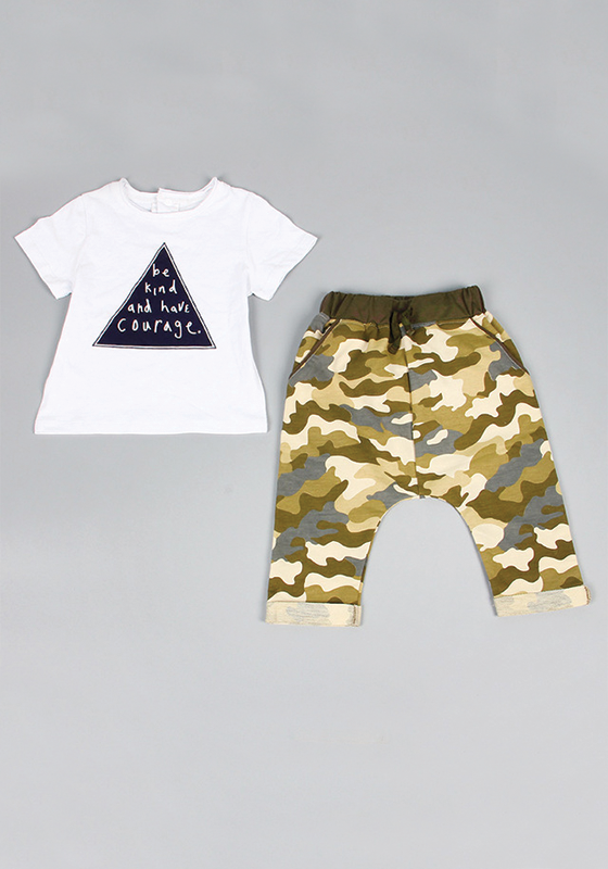 T-shirt & Camouflage trousers T-shirt & Camouflage trousers