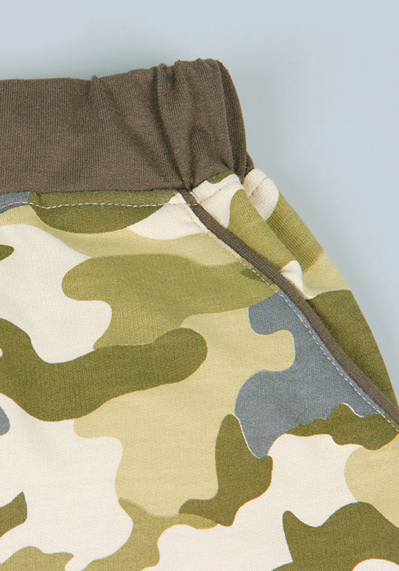 T-shirt & Camouflage trousers T-shirt & Camouflage trousers