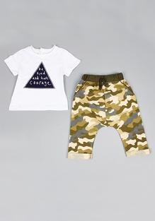 T-shirt & Camouflage trousers